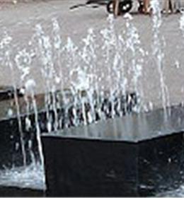 120 springende fonteintjes op Polderplein Hoofddorp